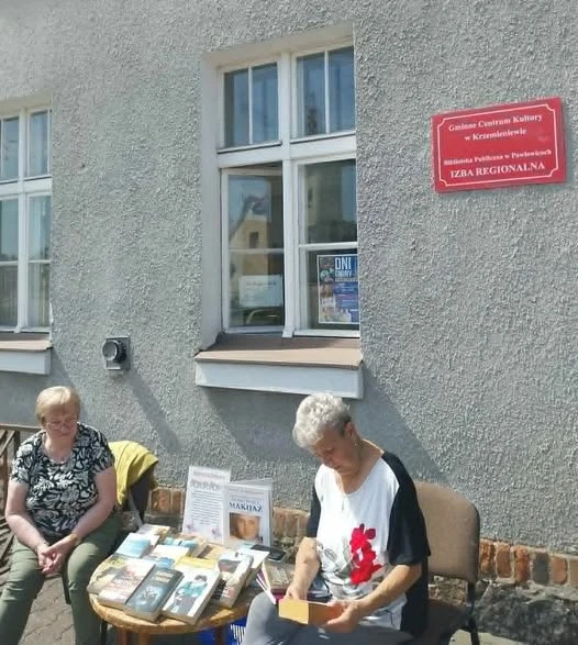 Bookcrossing w Pawłowicach – książki trafiły do nowych czytelników