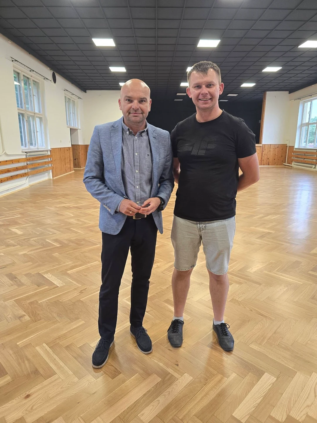 Grotniki: odnowiony parkiet i nowa brama w remizie OSP
