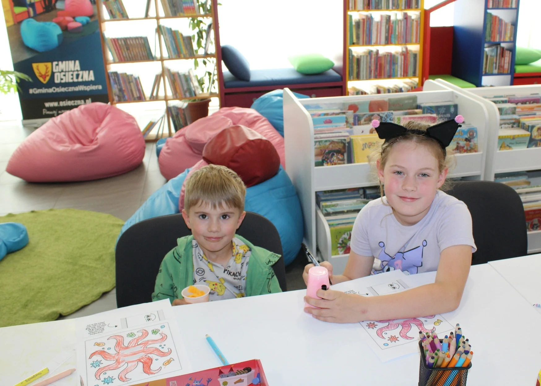 Wakacyjne zajęcia w bibliotece w Osiecznej ruszyły — zdjęcie 13