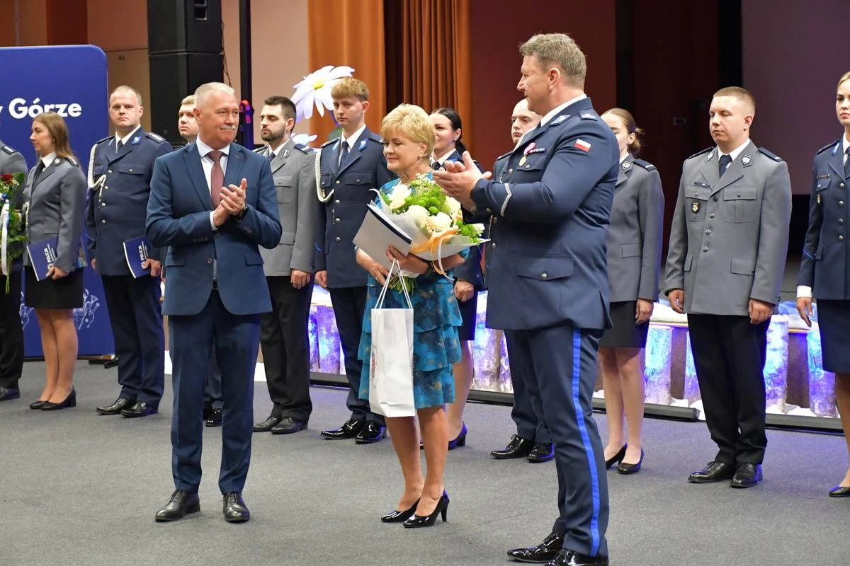 Święto Policji w Górze: awanse i wyróżnienia dla funkcjonariuszy — zdjęcie 7