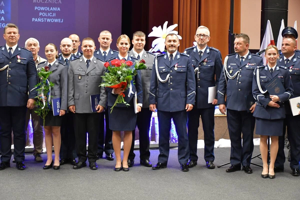 Święto Policji w Górze: awanse i wyróżnienia dla funkcjonariuszy — zdjęcie 8