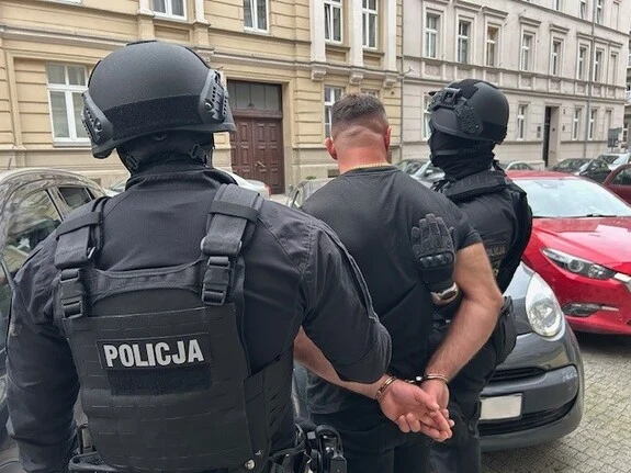 Kradł złotą biżuterię w trzech miastach. 40-latek trafi do aresztu