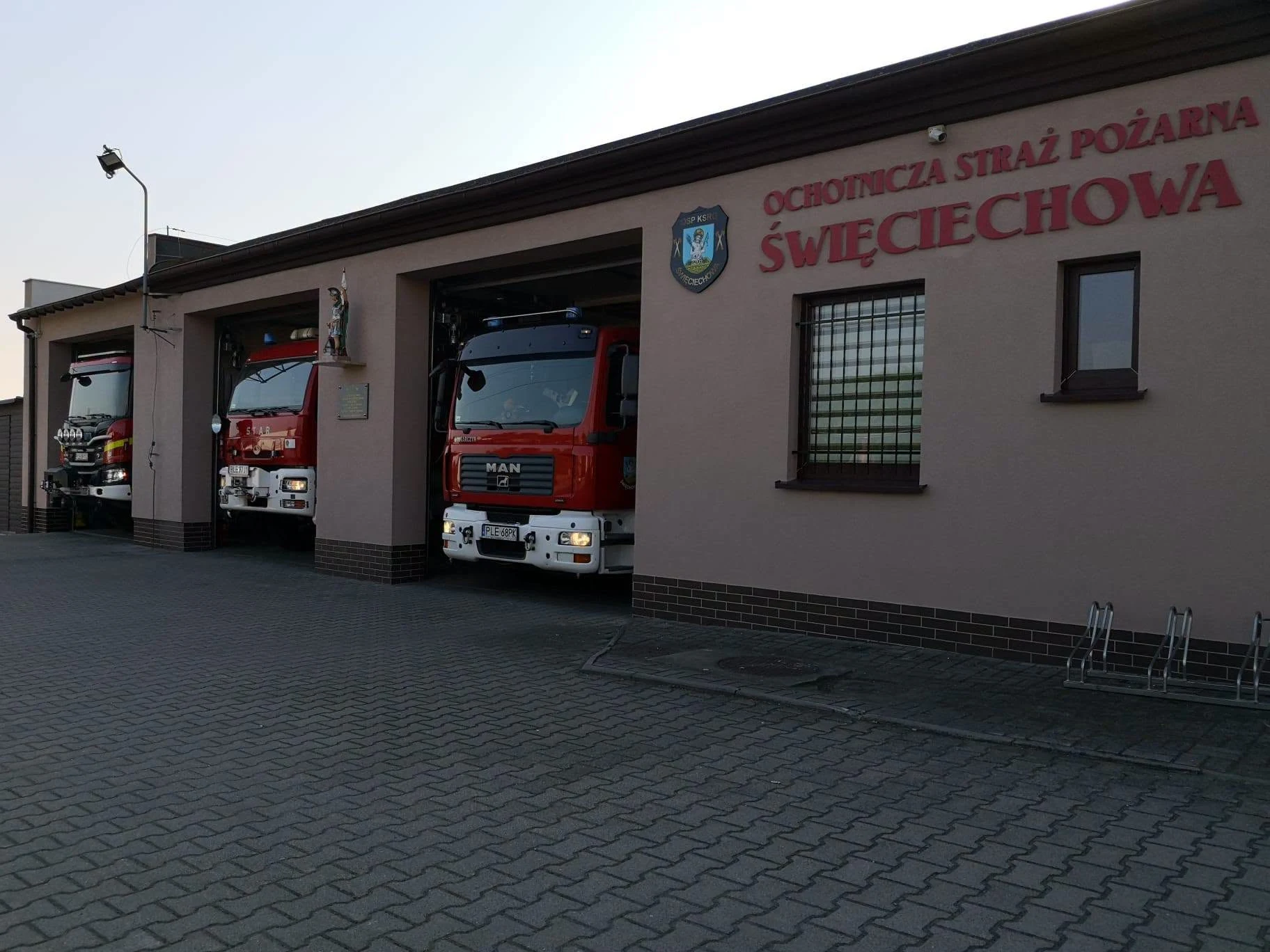 OSP KSRG Święciechowa odświeżyła remizę – nowa elewacja i herb jednostki