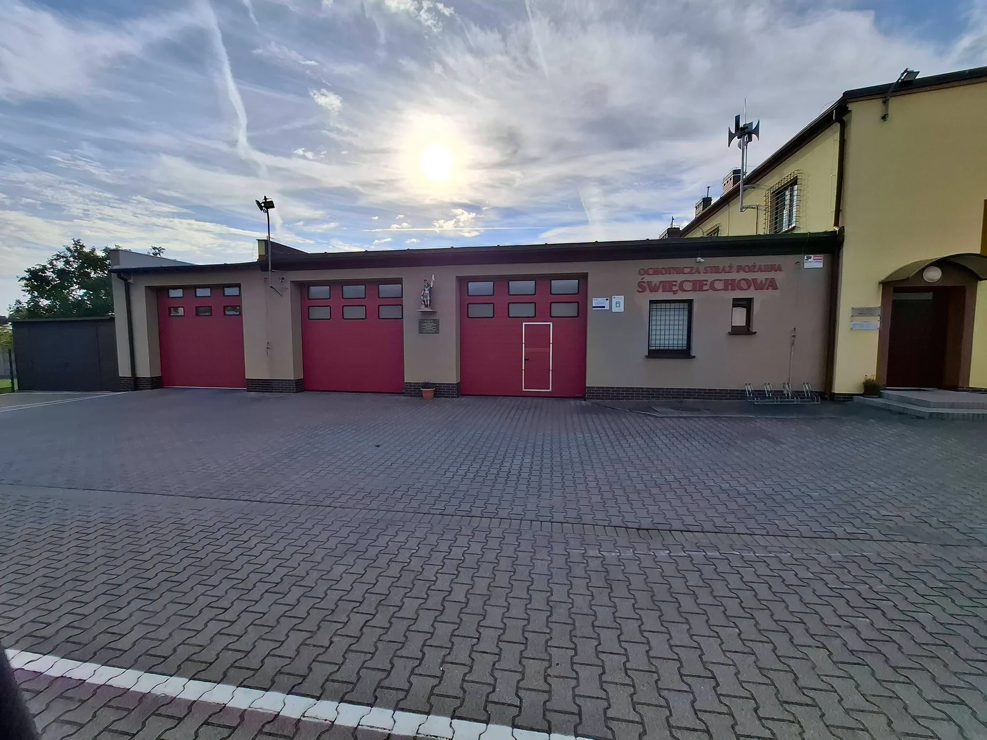 OSP KSRG Święciechowa odświeżyła remizę – nowa elewacja i herb jednostki — zdjęcie 10