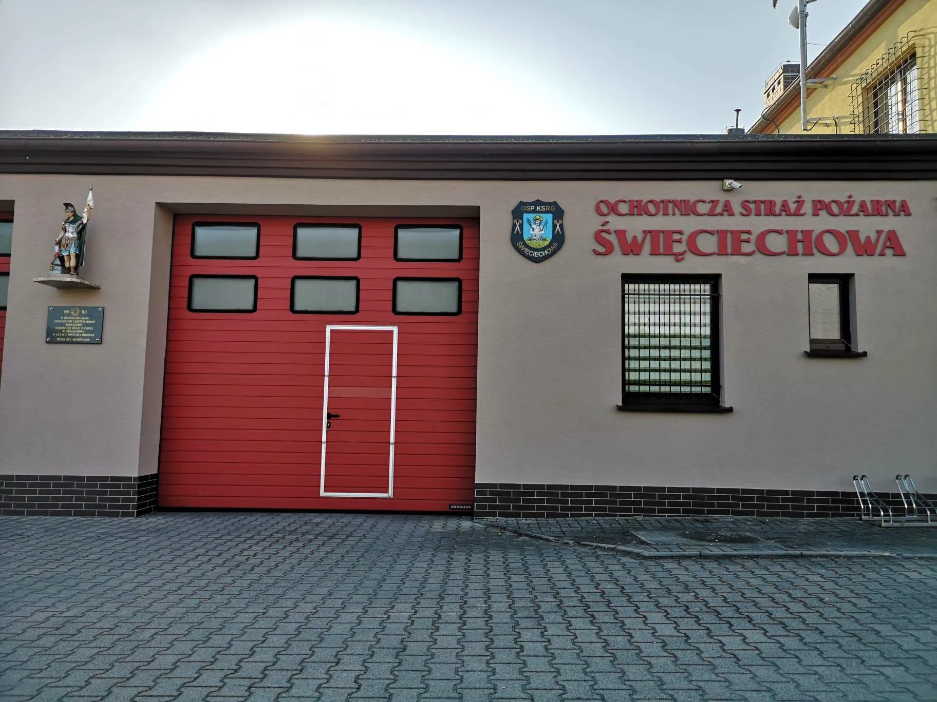 OSP KSRG Święciechowa odświeżyła remizę – nowa elewacja i herb jednostki — zdjęcie 11