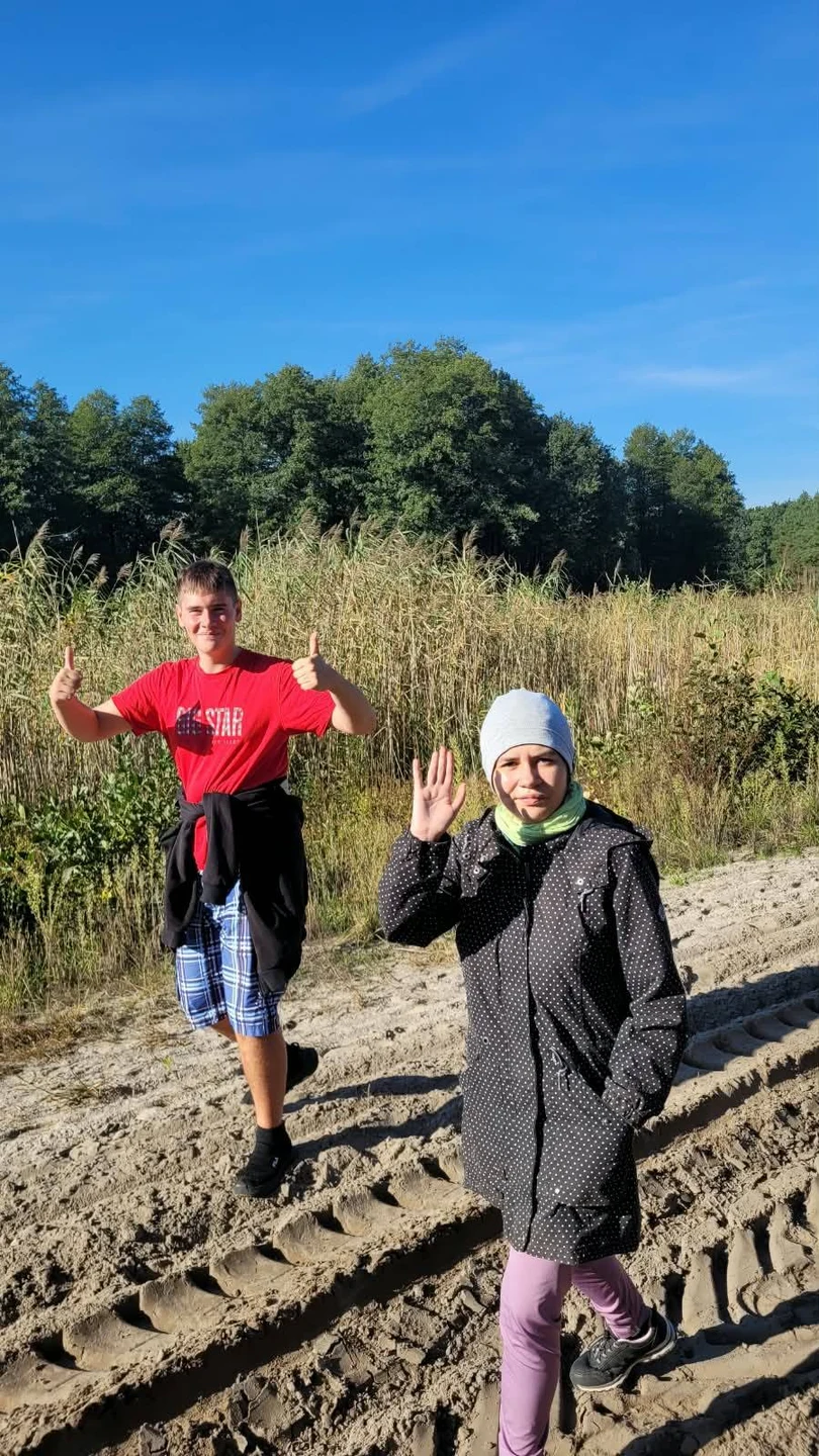 Uczniowie na wykopkach w Tarnowej Łące – lekcja tradycji w terenie — zdjęcie 35