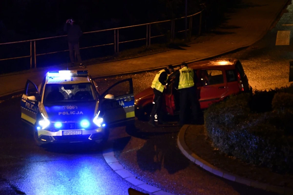 Pijany kierowca wjechał na rondo w Gostyniu. Miał 2,4 promila