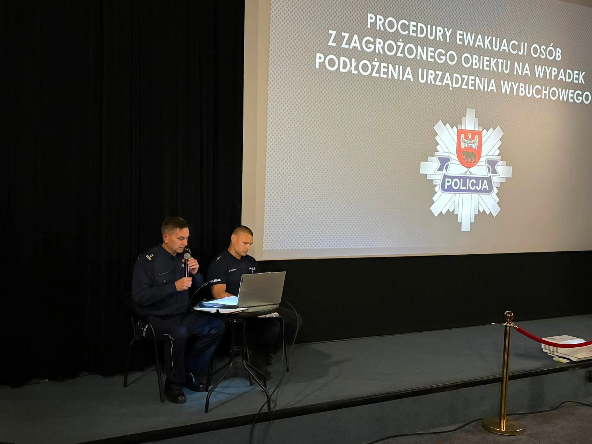 Spotkanie o bezpieczeństwie szkół w powiecie rawickim — zdjęcie 9