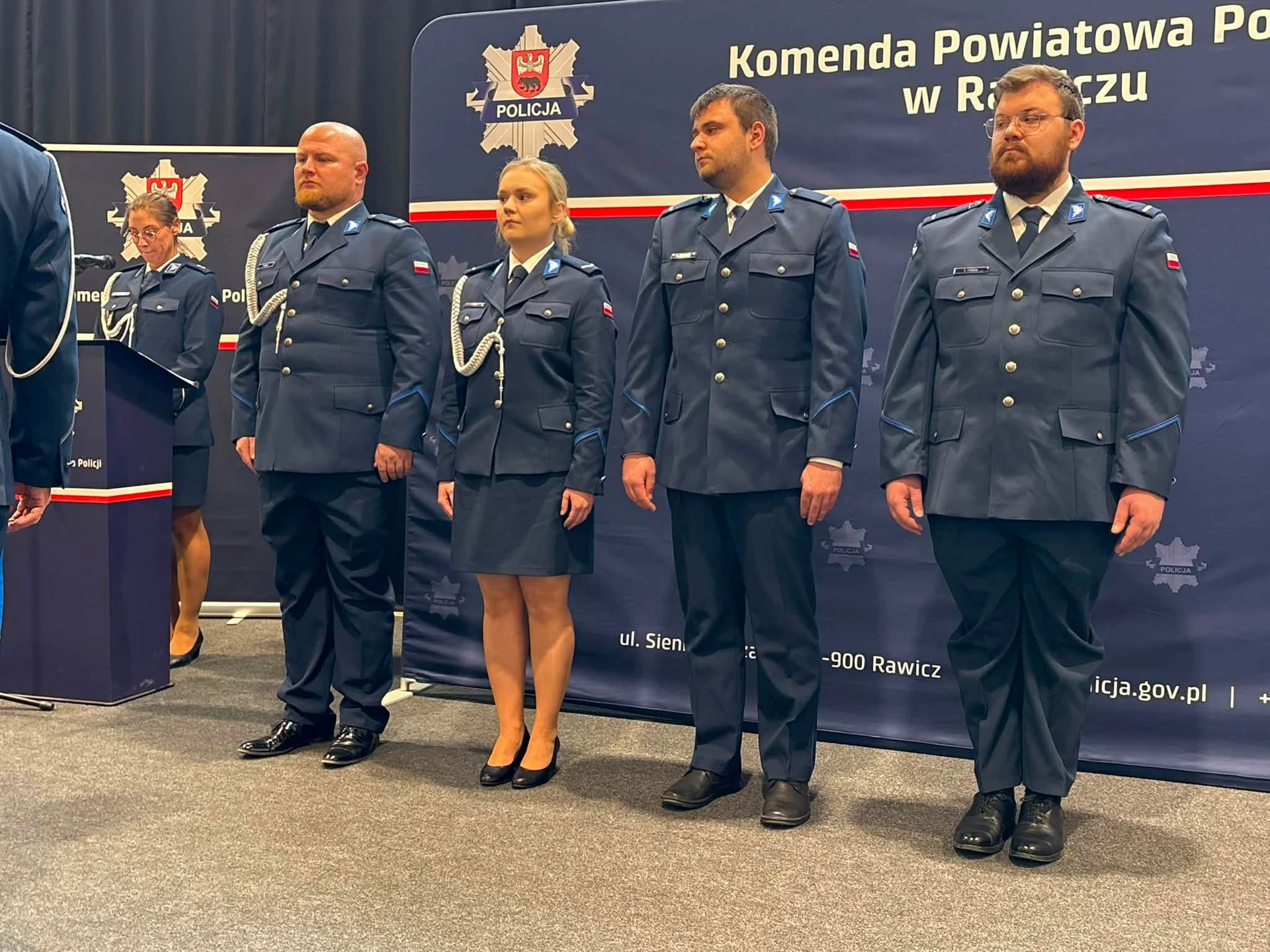 Awanse, odznaczenia i nowy sztandar – święto policjantów z Rawicza — zdjęcie 7