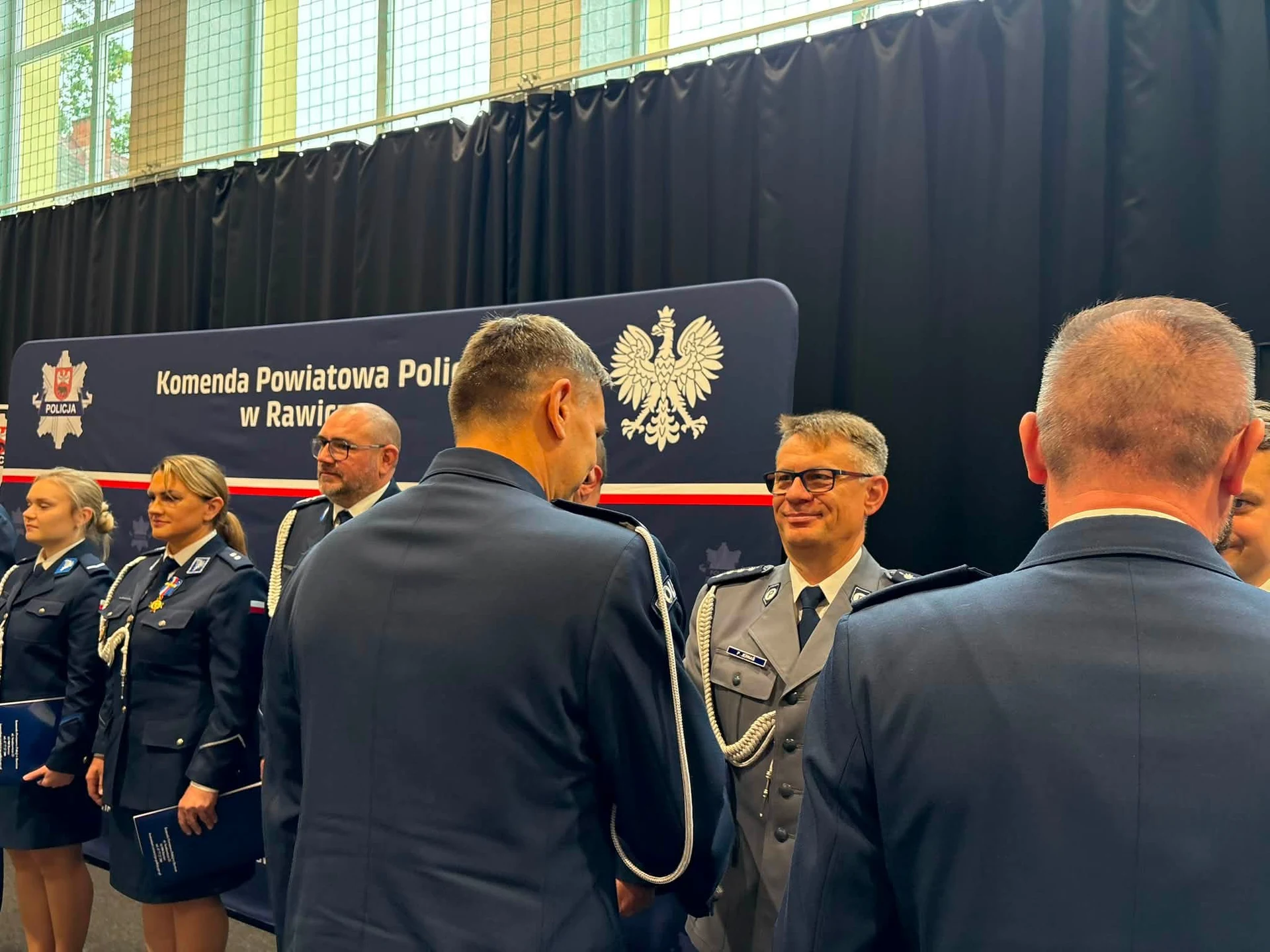 Awanse, odznaczenia i nowy sztandar – święto policjantów z Rawicza — zdjęcie 13
