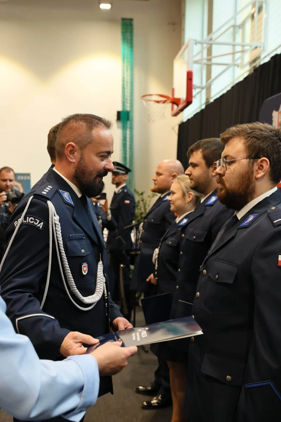 Awanse, odznaczenia i nowy sztandar – święto policjantów z Rawicza — zdjęcie 20