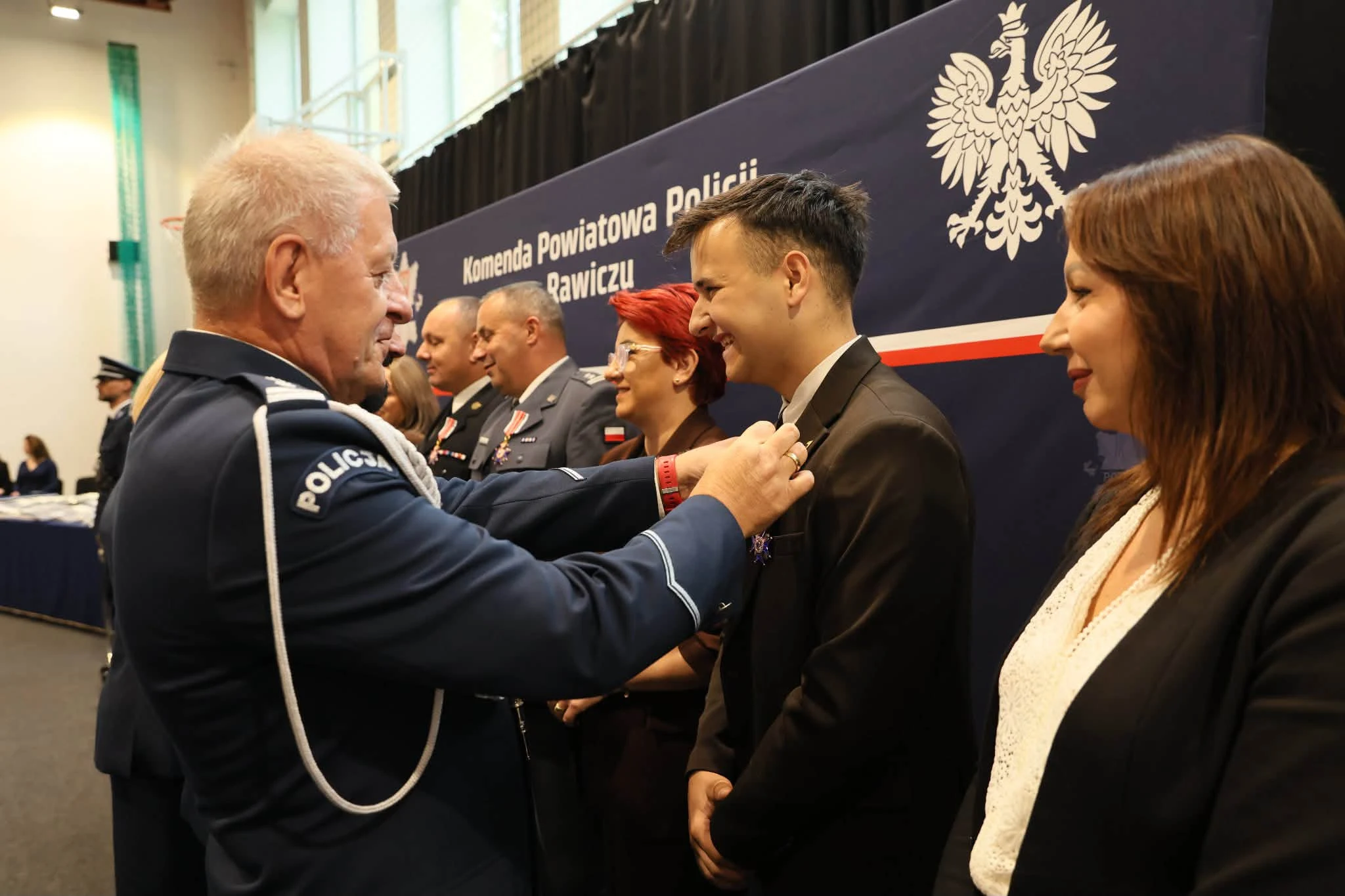 Awanse, odznaczenia i nowy sztandar – święto policjantów z Rawicza — zdjęcie 28