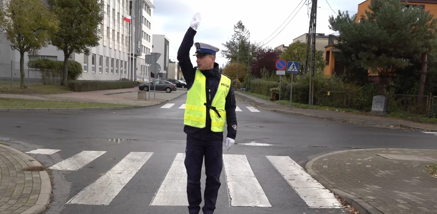 Co oznaczają gesty policjanta kierującego ruchem?
