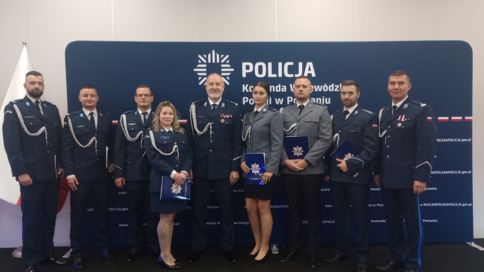 Policjanci z Leszna świętowali 106. rocznicę Odzyskania Niepodległości na Targach Poznańskich