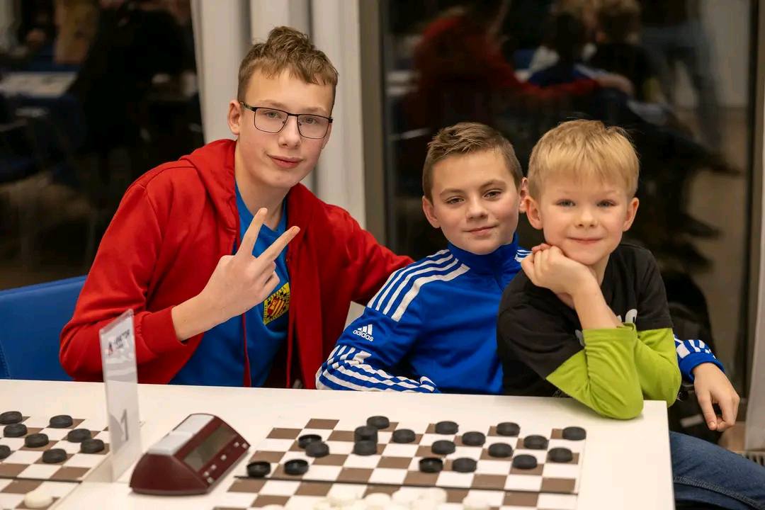 Warcabowe sukcesy UKS Roszada Lipno na Grand Prix Apator Powogaz w Kórniku