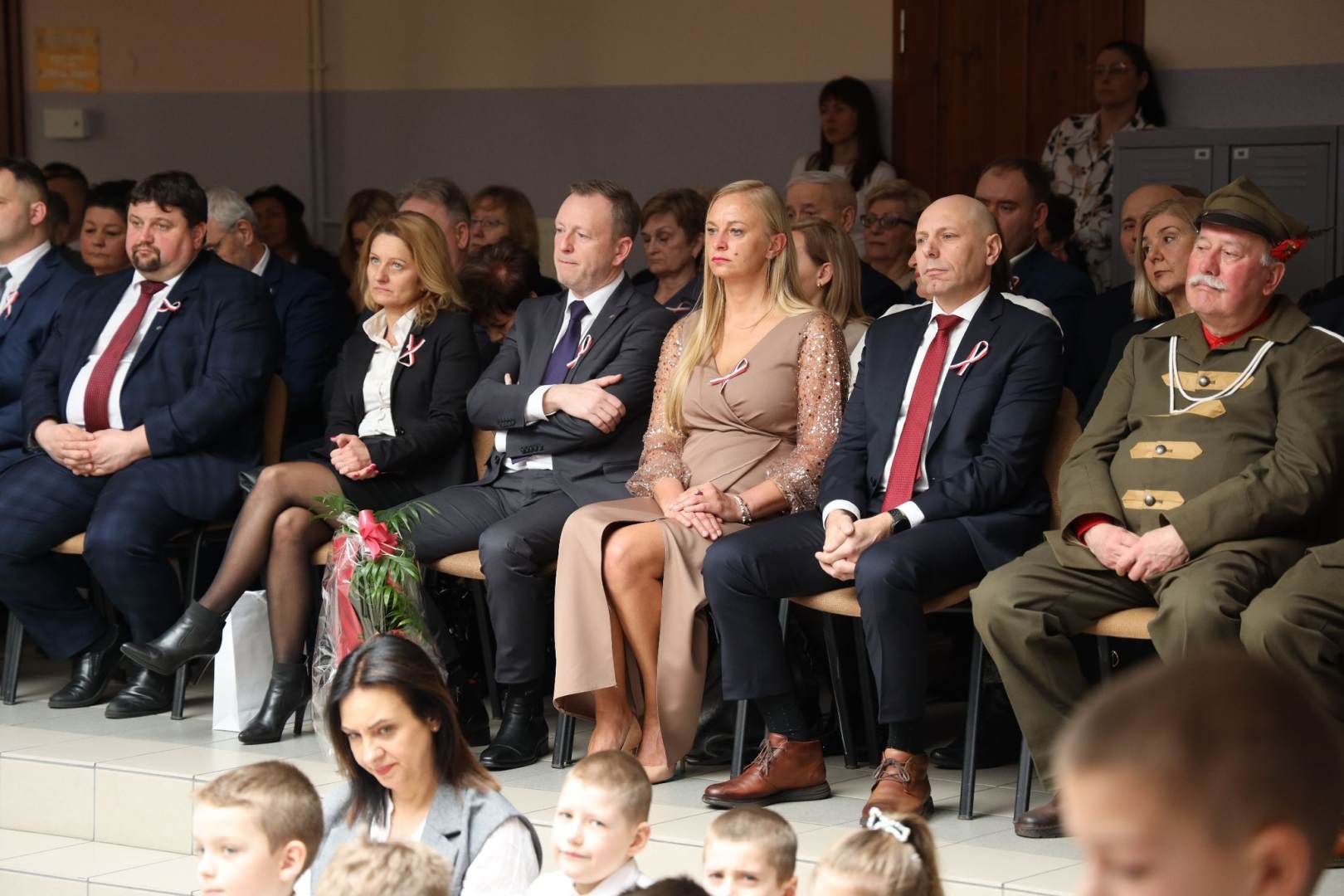 Zespół Szkół w Kąkolewie uczcił Powstańców Wielkopolskich i wprowadził historyczny sztandar