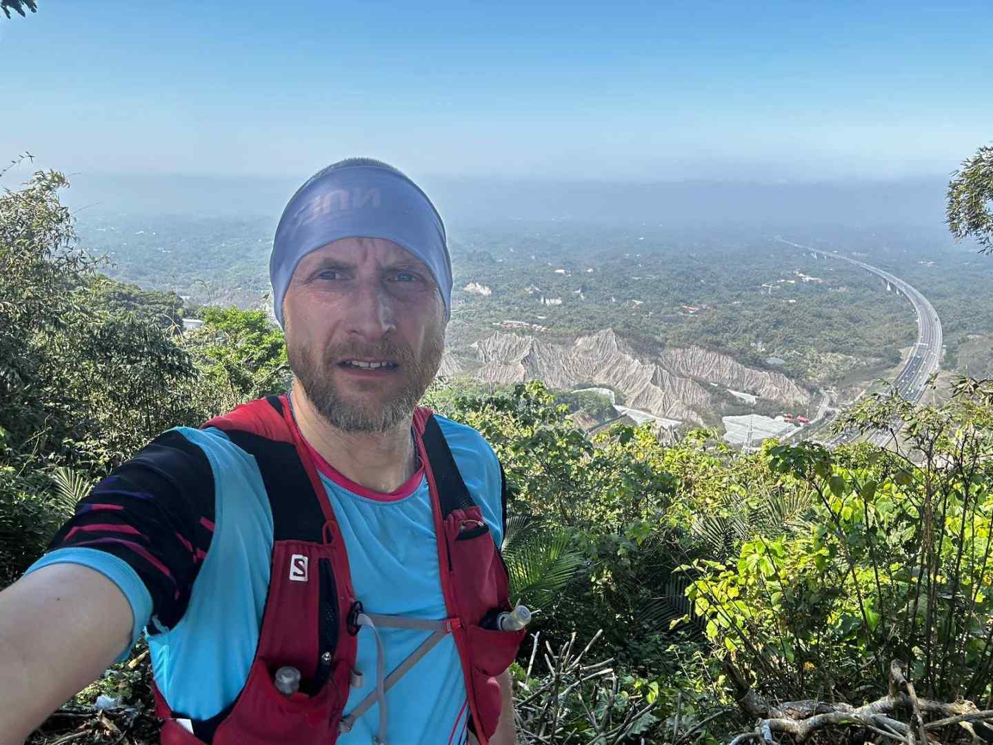 Leszczyński policjant Łukasz Wróbel na podium ultramaratonu na Tajwanie