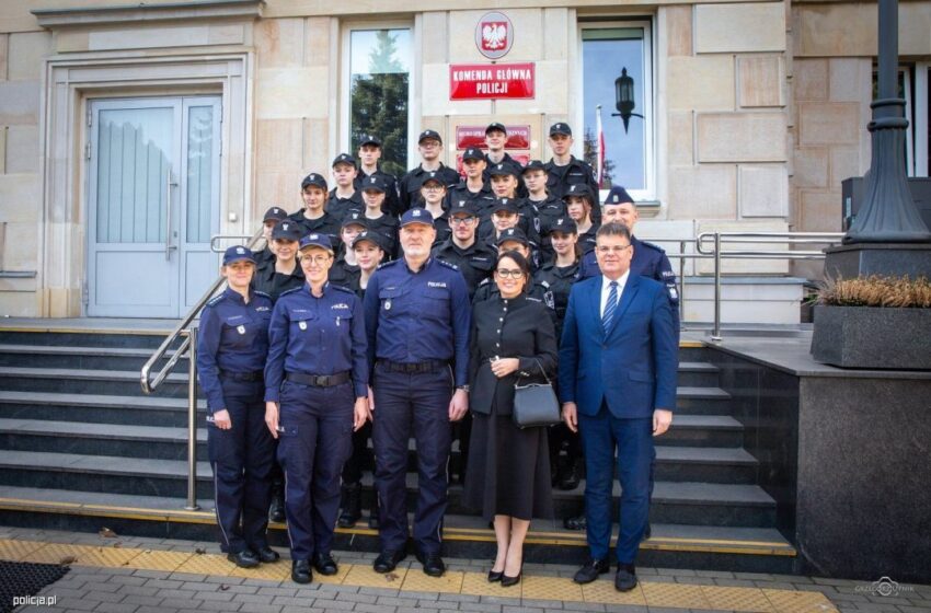  Wizyta uczniów III LO w Lesznie w Komendzie Głównej Policji – edukacja przyszłych funkcjonariuszy