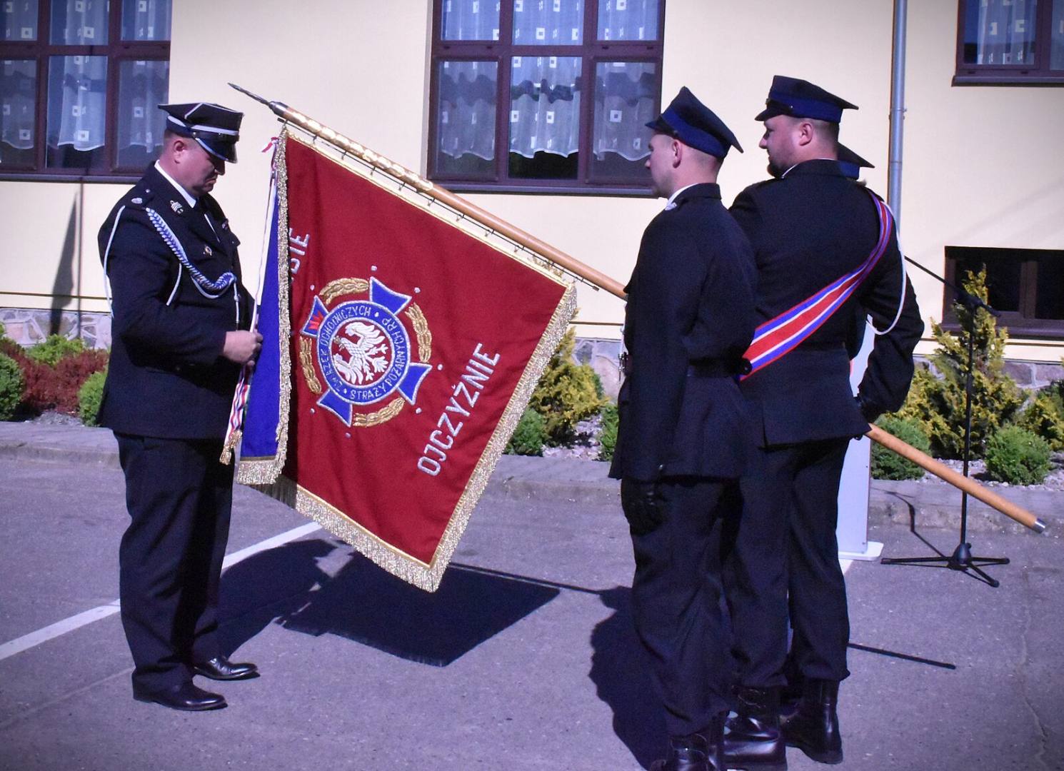 90-lecie OSP Grotniki. Uroczystość, odznaczenia i nowy wóz strażacki