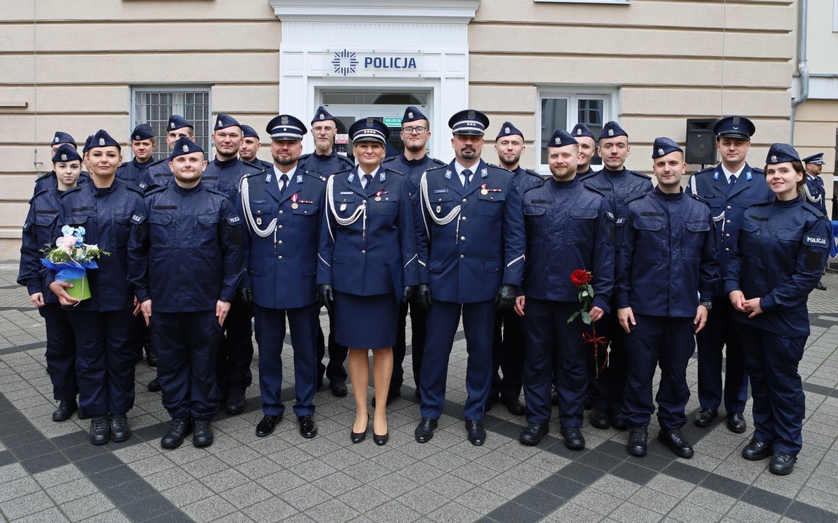 Leszczyńscy policjanci z awansami i gratulacjami