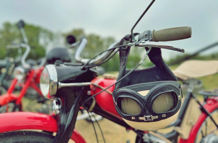 Drugi Osiecki Zlot Komarów 2025 – motorowery i motocykle z PRL wracają do Osiecznej