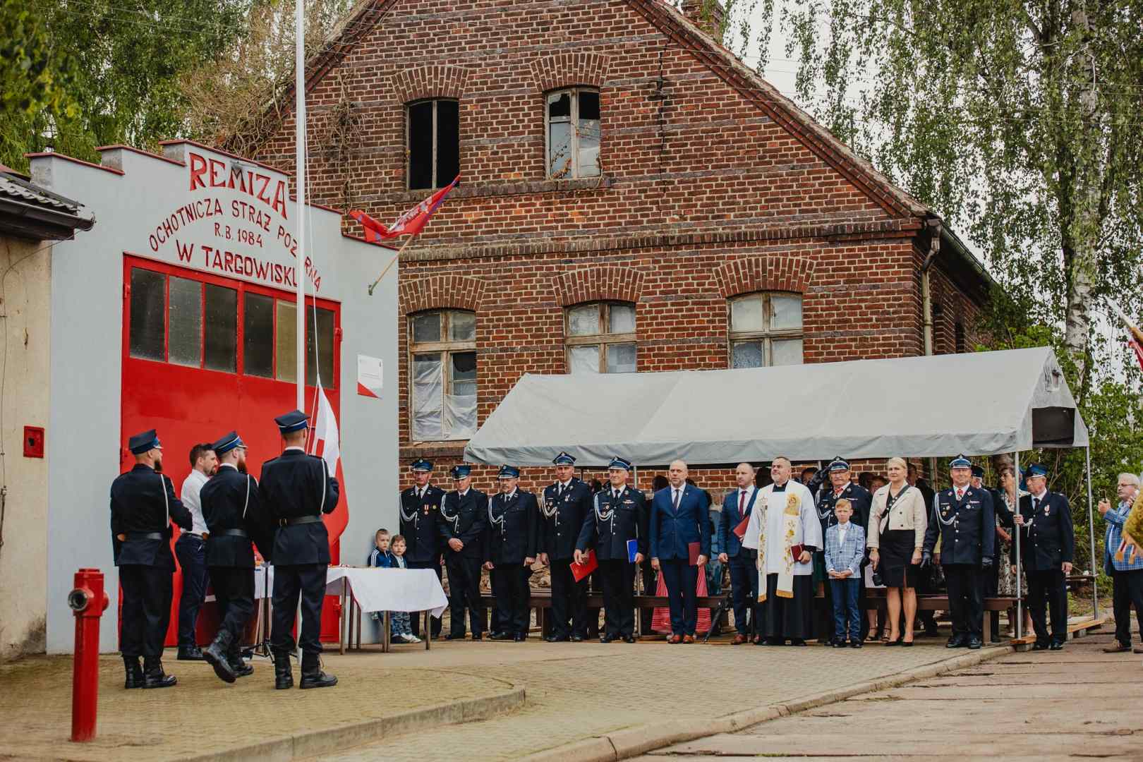 Nowy sztandar dla OSP Targowisko – historyczny moment dla lokalnej społeczności
