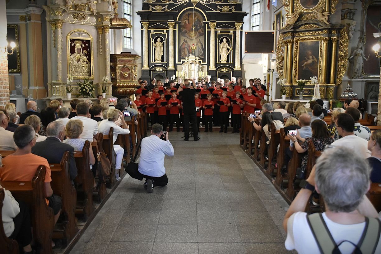 Poznańskie Słowiki zachwyciły we Włoszakowicach koncertem muzyki barokowej