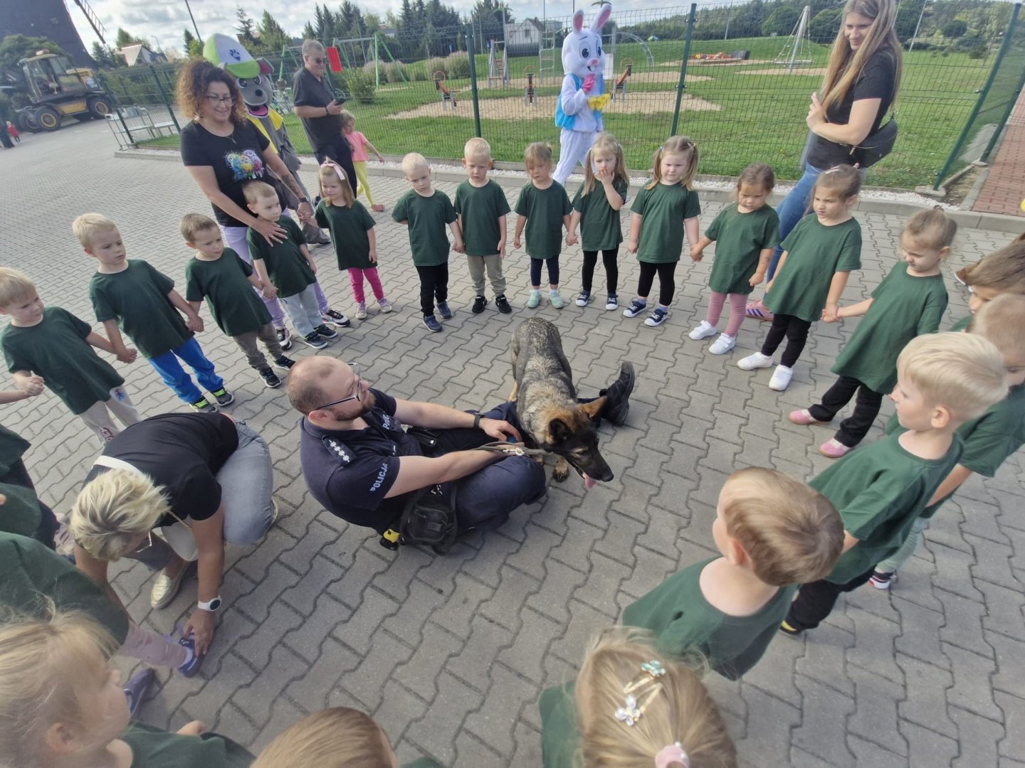 Policjanci z wizytą u przedszkolaków w Rydzynie