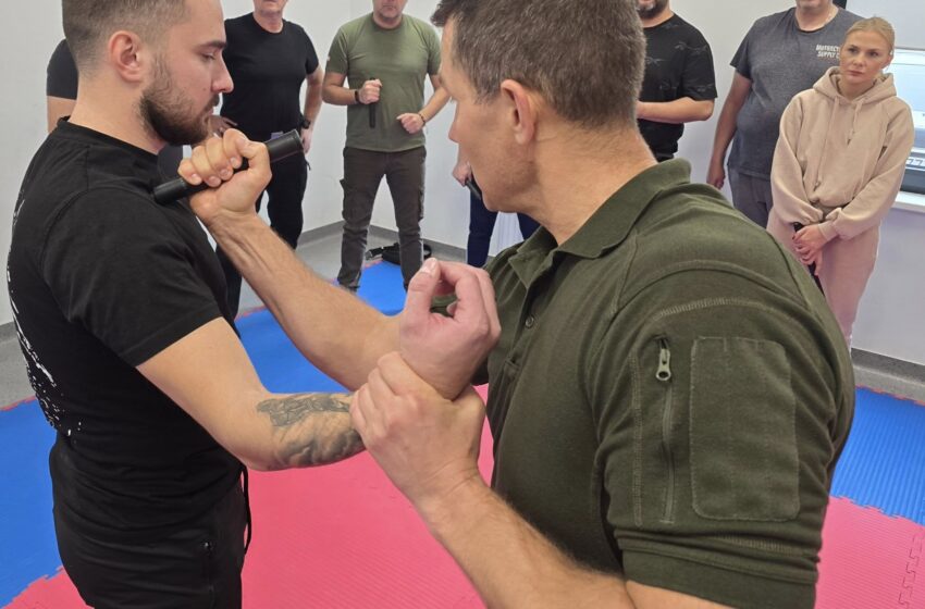  Strażnicy miejscy z Leszna i Gostynia doskonalili techniki interwencji