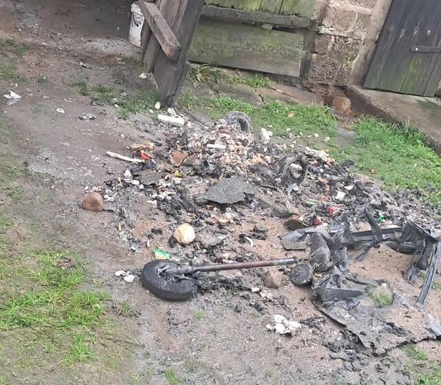  Pożar śmietnika w stodole – szybka interwencja strażaków