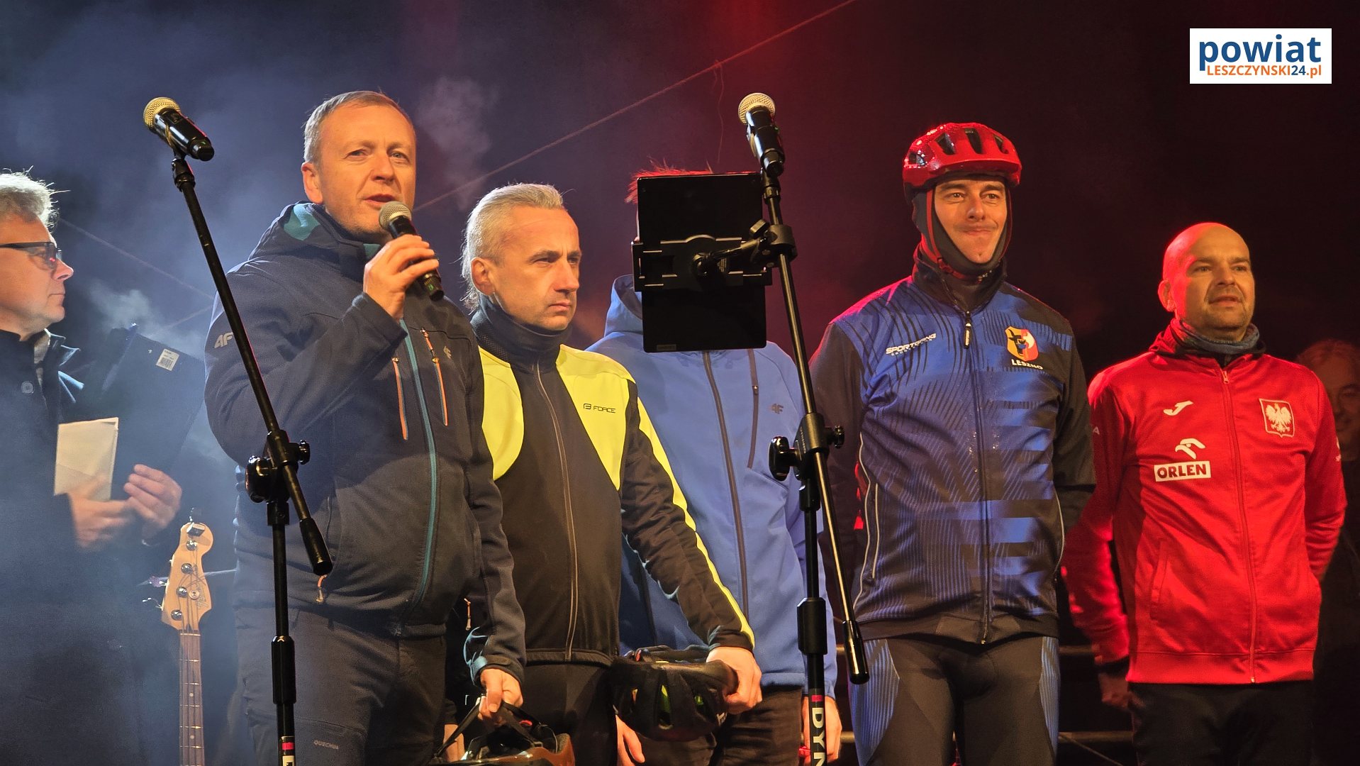 Rowerzyści z powiatu leszczyńskiego uczcili Święto Niepodległości w biało-czerwonym peletonie