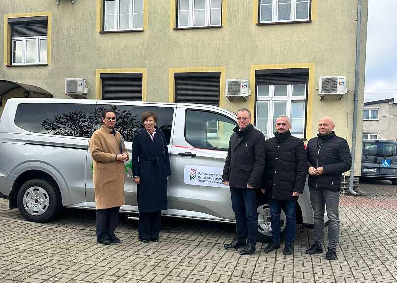 Nowy bus oficjalnie przekazany ŚDS w Kąkolewie