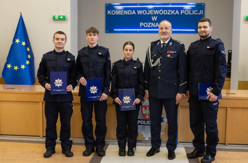  Nowi policjanci złożyli ślubowanie i wzmocnią służbę w Lesznie oraz powiecie leszczyńskim