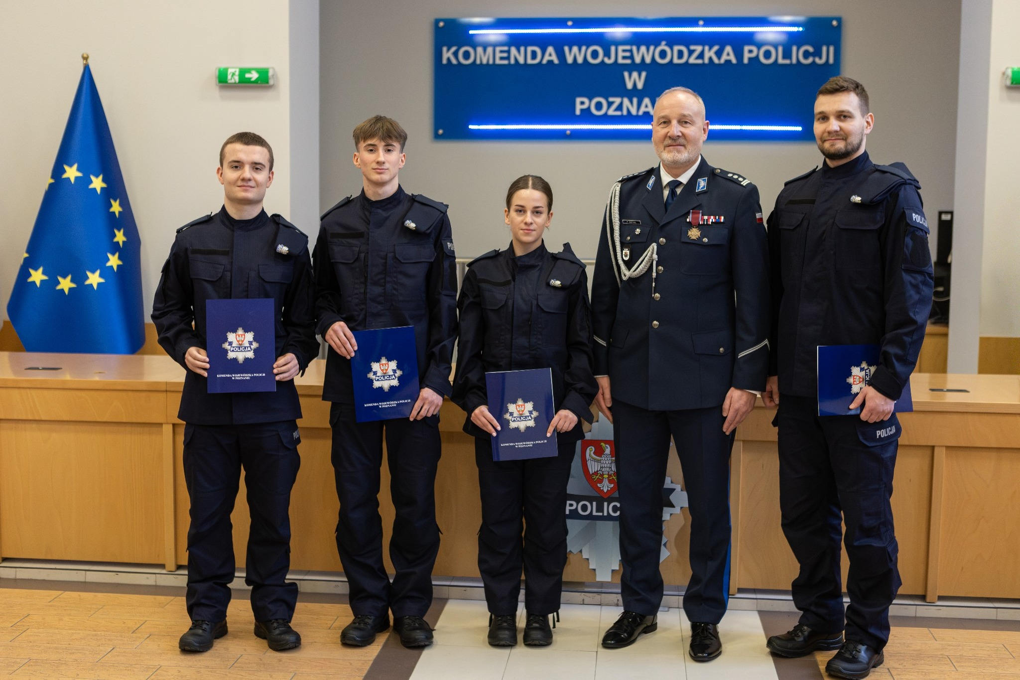 Nowi policjanci złożyli ślubowanie i wzmocnią służbę w Lesznie oraz powiecie leszczyńskim