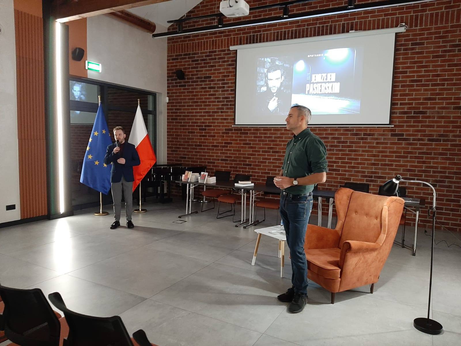 Spotkanie autorskie z Jędrzejem Pasierskim w Gminnej Bibliotece Publicznej w Wijewie